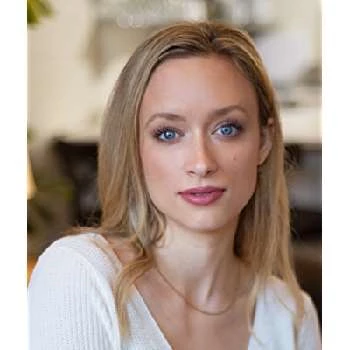 Ashley Georgakopoulos - Age, Bio, Birthdate, Family, Networth & More