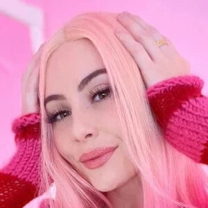 Leah Ashley - Age, Bio, Birthdate, Family, Networth & More