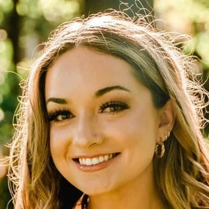 Abby Asselin - Income, Birthday, Family, Bio, Networth & More