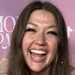 Holly Auna - Networth, Biography, Birthdate, Family & More