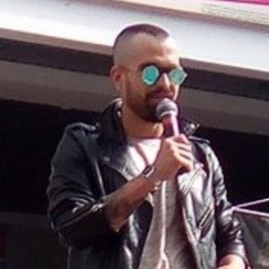 Mike Bahía Biography