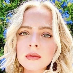 Madilyn Bailey - Birthdate, Age, Family, Bio, Networth & More
