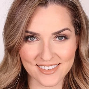 Ashley Waxman Bakshi Biography