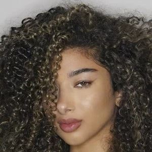 BambiiAnna Biography