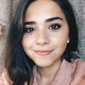 Sofia Barbosa - Income, Birthday, Family, Bio, Networth & More