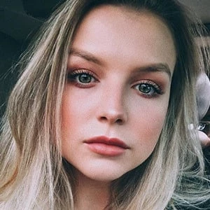 Anna Grace Barlow - Income, Birthday, Family, Bio, Networth & More