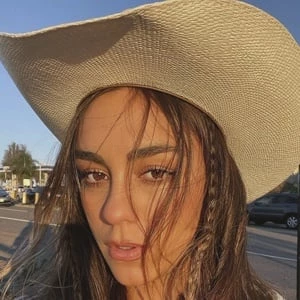 Luana Barron Yabar - Bio, Networth, Family, Age, Birthdate & More