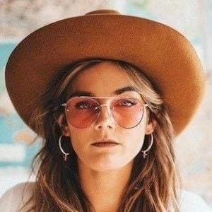 Tessa Barton - Networth, Bio,Birthdate, Family, Wiki & More