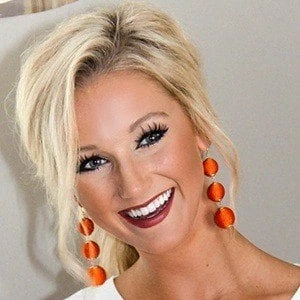 xoang_xa - Birthdate, Age, Family, Bio, Networth & More