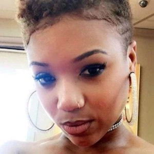 Rashida Zakiya Beach Biography