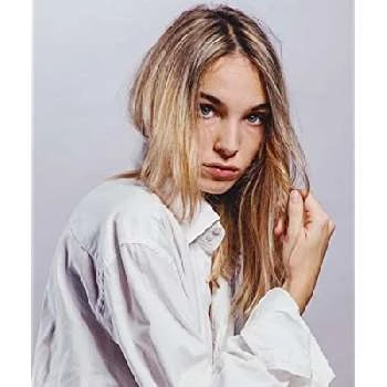 Beatrice Bartoni - Age, Bio, Birthdate, Family, Networth & More