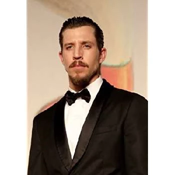 Beau Knapp - Income, Birthday, Family, Bio, Networth & More