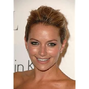 Becki Newton - Family, Bio, Birthday, Family, Income & More
