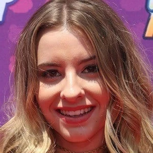 Sophie Beem - Family, Bio, Birthday, Family, Income & More