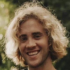 Derik Beeston Biography