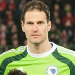 Asmir Begovic Biography