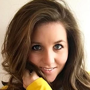 Trisha Louise Bell - Age, Bio, Birthdate, Family, Networth & More