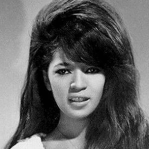 Estelle Bennett Biography