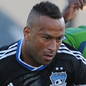 Victor Bernardez Biography