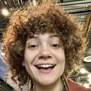 000 - Income, Birthday, Family, Bio, Networth & More