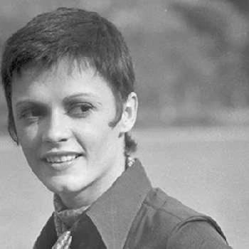 Bete Mendes - Profession, Biography, Birthdate, Family, Wiki & More