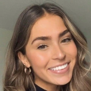 Amy Binsfeld - Family, Bio, Birthday, Family, Income & More