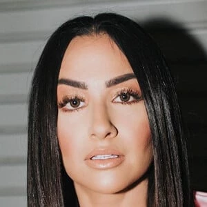 Karla Birbragher - Income, Birthday, Family, Bio, Networth & More