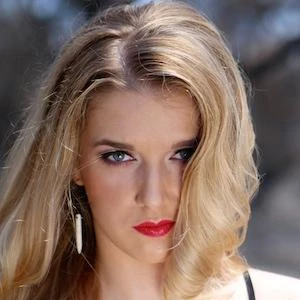 Sarah Blaine - Wiki, Bio, Networth, Birthdate, Family & More