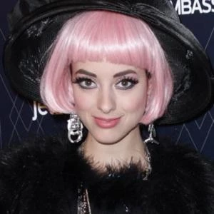 Lola Blanc Biography