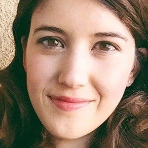 Alexandra Bracken - Networth, Bio, Wiki, Family, Birthday, Networth & More