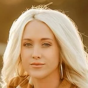 Erin Bradshaw Biography