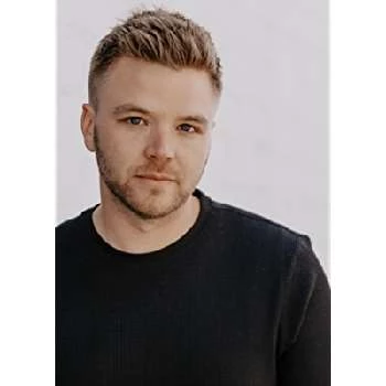 Brett Davern Biography