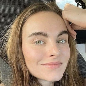 Estella Brons - Birthdate, Age, Family, Bio, Networth & More