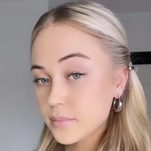 Lilly van Brooklyn - Wiki, Family, Bio, Birthdate, Networth & More