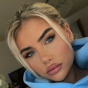 Ellie Brown - Bio, Networth, Family, Age, Birthdate & More