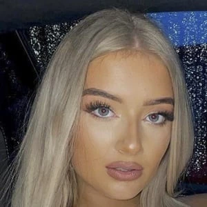 Molly May Brown - Parents, Networth, Bio, Birthdate, Family Wiki & More