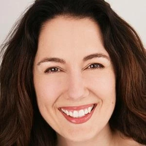 Julianne Buescher Biography