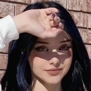 Lauren Burch Biography