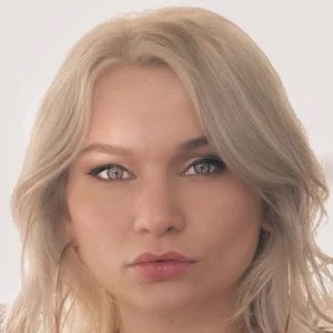 Zoie Burgher Biography