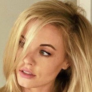 Molly Burnett Biography