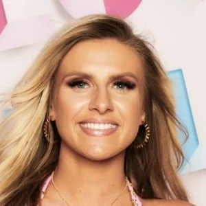 Chloe Burrows - Age, Bio, Birthdate, Family, Networth & More