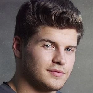 Logan Cain - Age, Wiki, Birthdate, Bio, Networth, Family & More