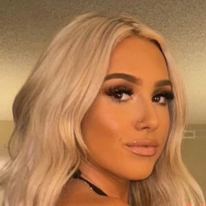 Chloe Calandra - Age, Height, Birthdate, Bio, Family, Networth & More