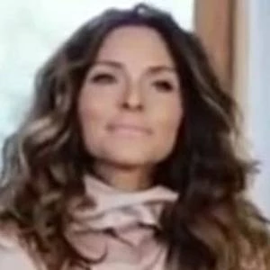 Issabela Camil Biography