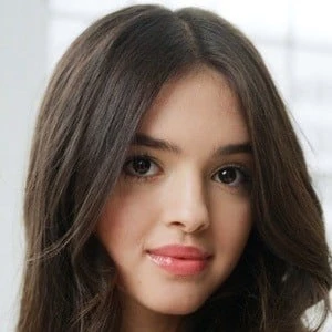 Adriana Camposano - Income, Birthday, Family, Bio, Networth & More