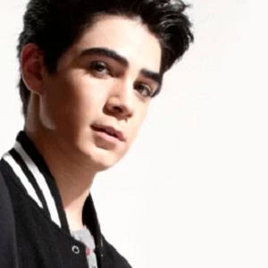 Jos Canela - Age, Height, Birthdate, Family, Wiki & More