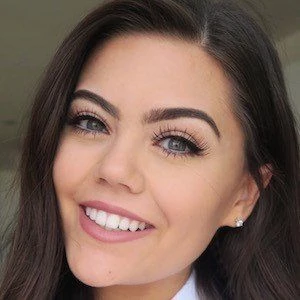 Emily Canham - Age, Height, Birthdate, Bio, Family, Networth & More