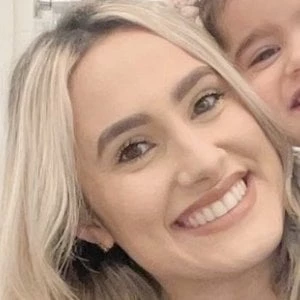 Gabby Carlin - Birthday, Bio, Wiki, Family, Networth & More