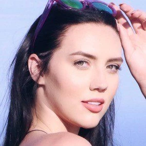 Sydney Carlson Biography