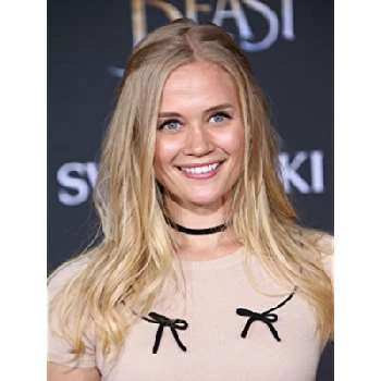 Carly Schroeder - Age, Wiki, Birthdate, Bio, Networth, Family & More